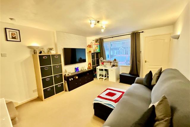 3, Oakworth View Halfway, Sheffield photo 3