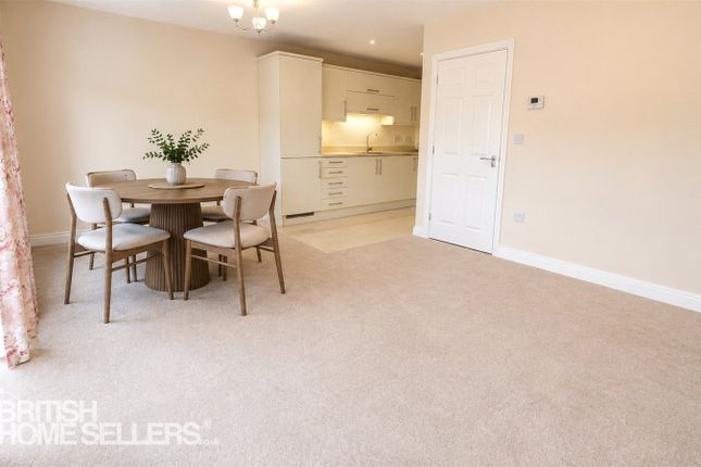 5, Varley Close, Derbyshire photo 4