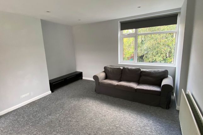 14, Vineyard Avenue, London photo 3