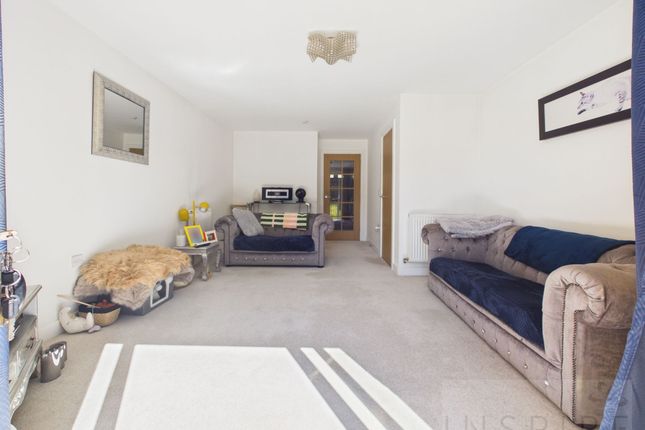 4 Siena Drive, Crawley photo 2
