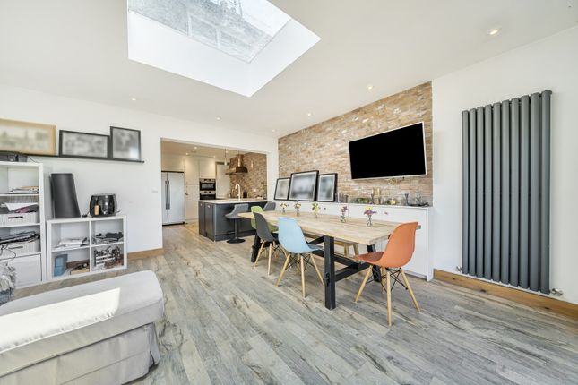 6, Vivian Close, Watford photo 4