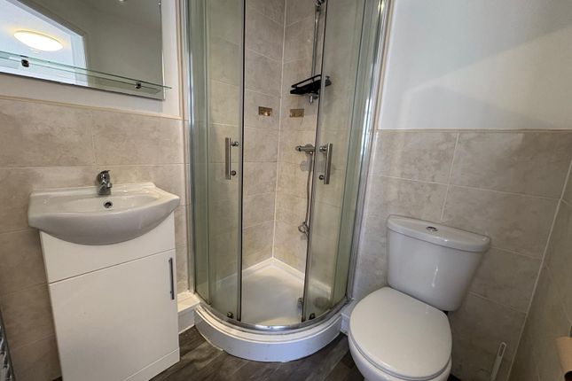 Room 201, Harts House, Wigan photo 2