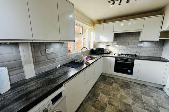 71 Bunns Lane, Dudley photo 5
