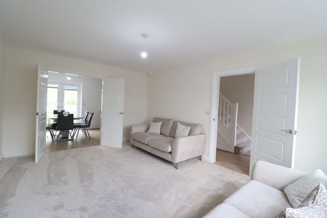 12 Attlee Close, Blackburn photo 4