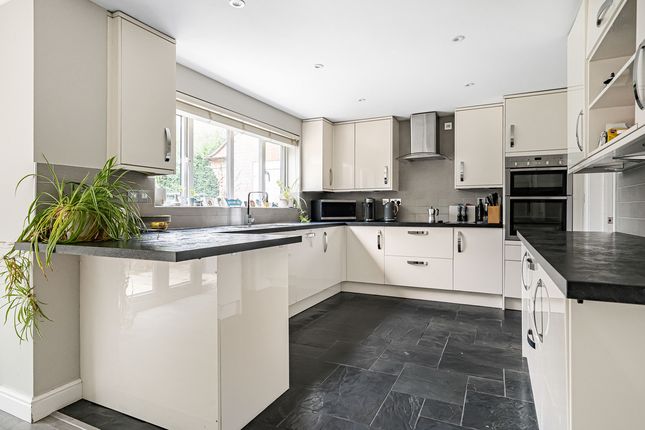 24, Restharrow Mead, Bicester photo 4
