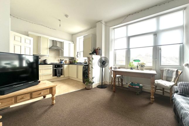 Flat 3, 46, Margate Road, Kent photo 2