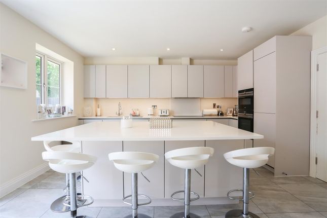 5, Brambling Close, Banstead photo 4