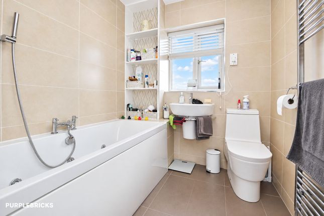 9, Shelldrake Drive, Leeds photo 3
