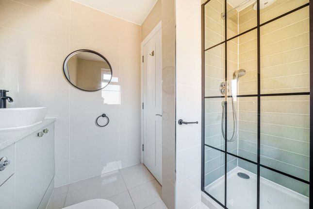 45, Aragon Avenue, Thames Ditton photo 4