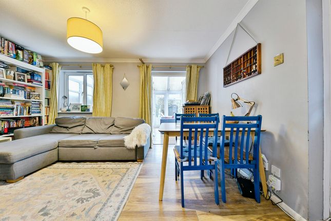 16, Park Farm Close, Henlow photo 3