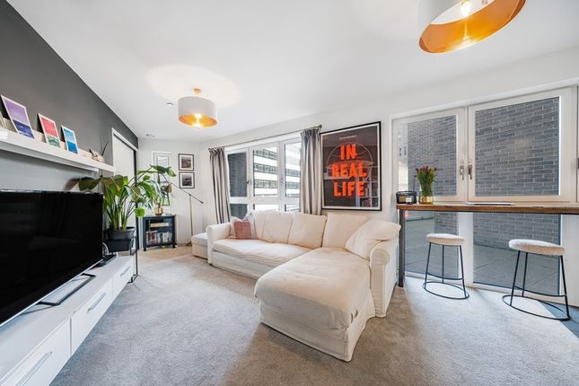 Flat for sale in District Court, Aldgate, London