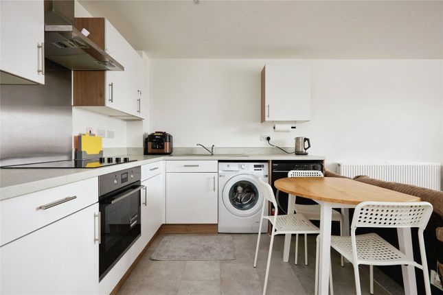 11, Preston Crescent, Wiltshire photo 4