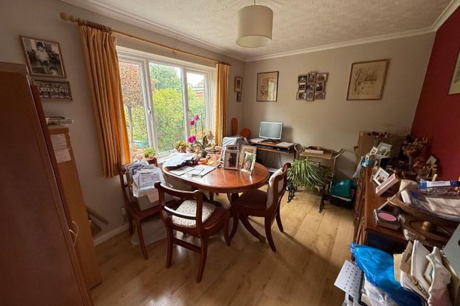 26, Brandon Close, Swindon photo 3