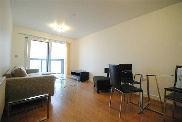 Flat to rent in 25 Barge Walk, London