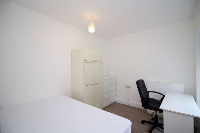 Room to rent in Room 1, 4 Stow Hill, Pontypridd