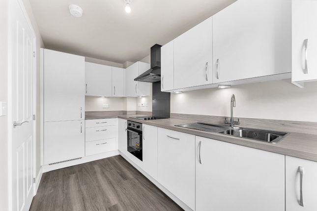 19, Uxbridge Crescent, Staffordshire photo 4
