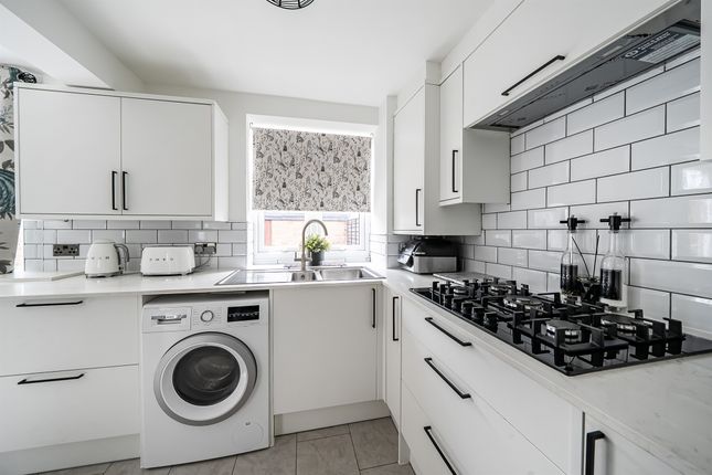 253, Cell Barnes Lane, St. Albans photo 3