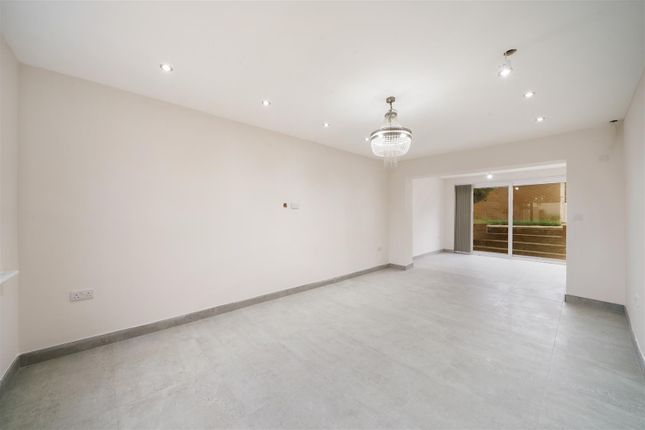 12, Kenelm Close, Harrow photo 3