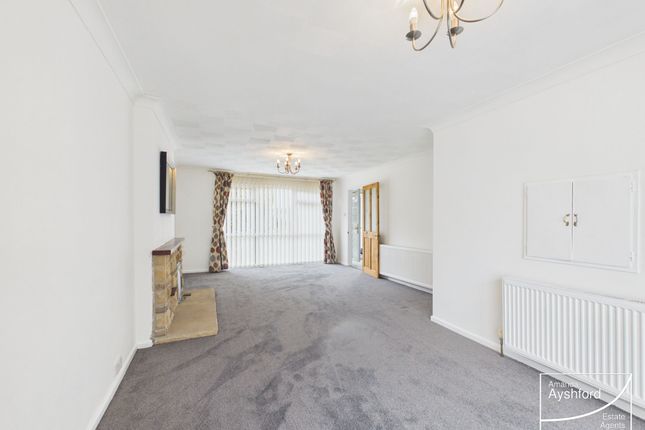 34 Broadley Drive, Torquay photo 3