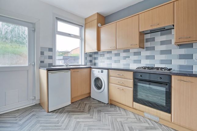 31, Farnley Avenue, Sheffield photo 3
