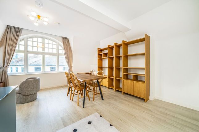 Flat 7, 22, Three Pigeons House, High Street, London photo 4