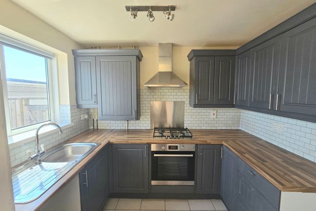 24 Maple Drive, Bridgend photo 3