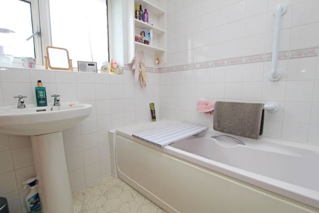 6, Branston Road, Eastbourne photo 4