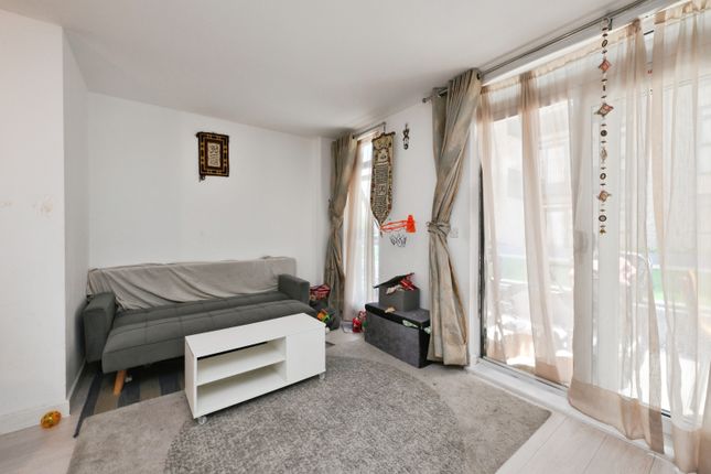 flat 3, Bluebell House, Wych Elm, HARLOW photo 4
