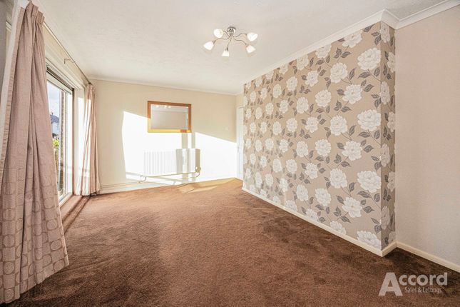 20 Hillrise Road, Romford photo 3