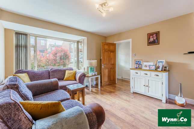 14, Greenmoor Close, Wakefield photo 5