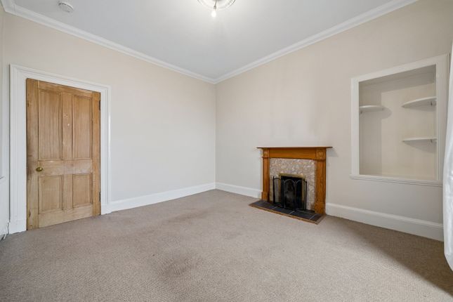 Flat 4, 66, East Clyde Street, Argyll and Bute photo 4