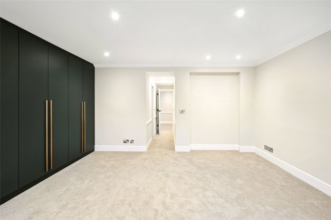 Flat to rent in Royal Court House, 162 Sloane Street, London