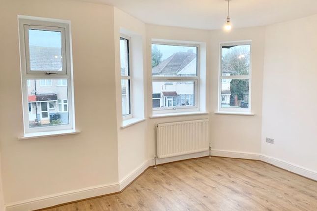 2, Freemantle Avenue, Enfield photo 2