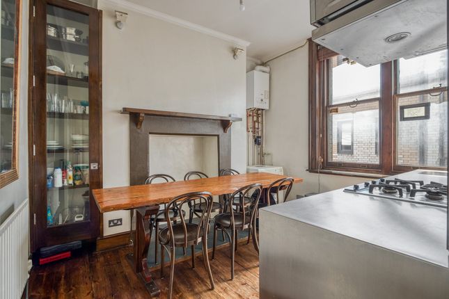 Flat Flat 16, 122, Southampton Row, Russell Square Mansions,, London photo 3