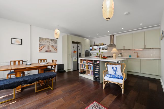 Flat 2, 107 Queens Drive, London photo 4