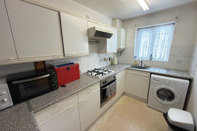 5, Spurcroft, Luton photo 2