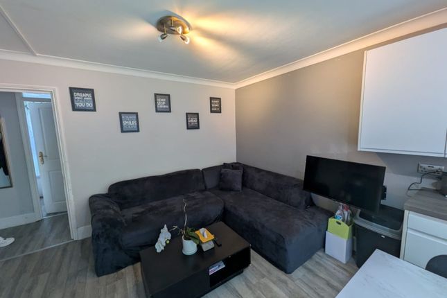 154, Redhill photo 4