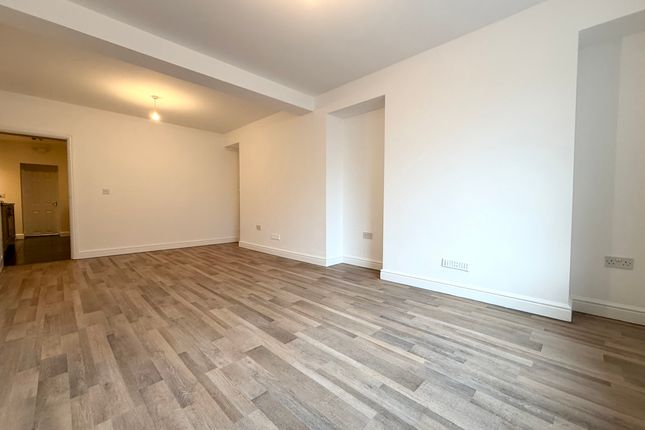 20 Cefn Gelli, Neath photo 3