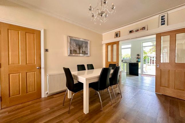 17 Bush Elms Road, Hornchurch photo 4