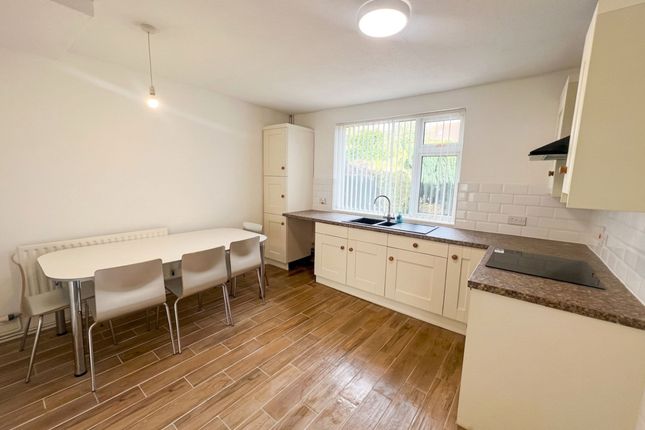 88 Huntingtower Road, Grantham photo 2