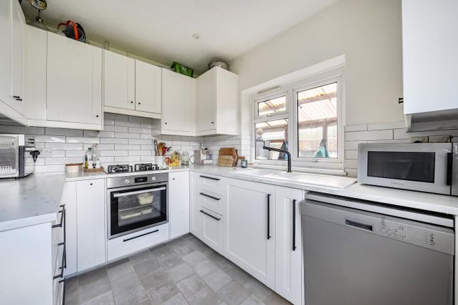 28, Maypole Villas, Eastleigh photo 3
