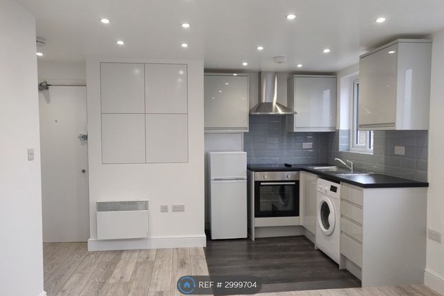 Flat, Cranbrook Road, Ilford photo 4
