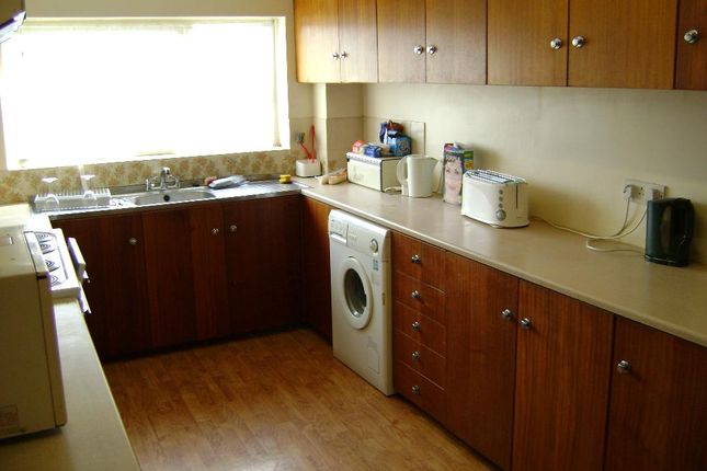 4 The Flat, Elmfield Court, Liphook Road, Lindford photo 2