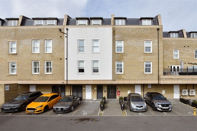 2-bed flat on Richmond Street, Herne Bay, £235,000