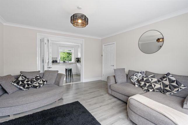 15, Eldrick Avenue, Fauldhouse photo 2