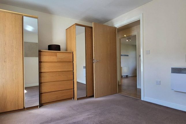 Fuller Close, Herts photo 4