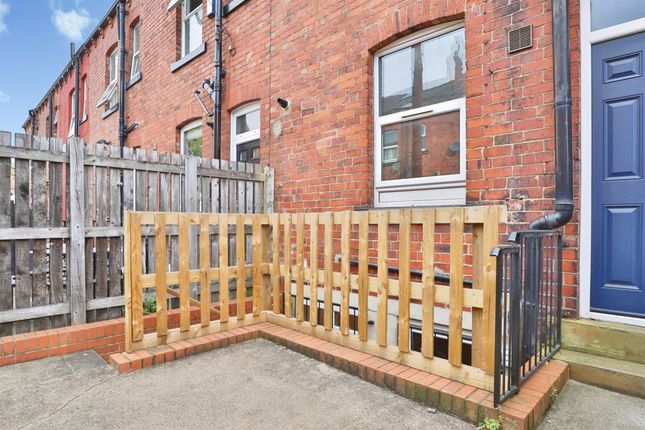 12, Newport Gardens, Leeds photo 3