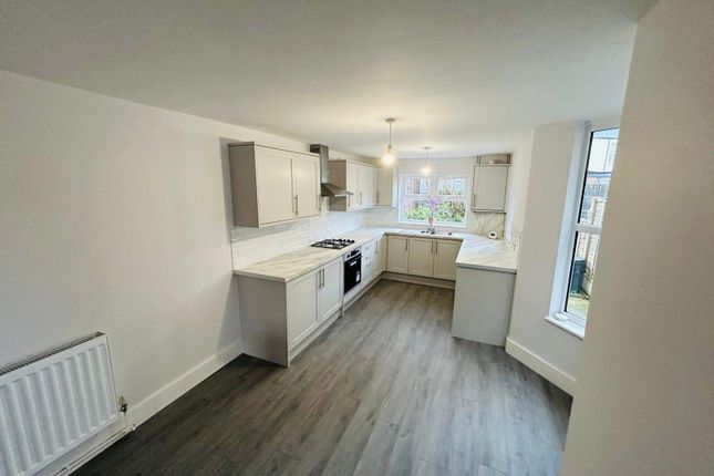 End terrace house for sale in Durham Road, London
