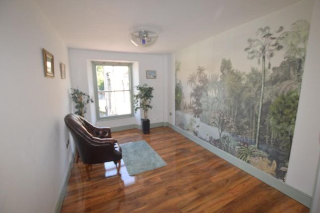 Flat 5, 10, Penryn Street, Redruth photo 2