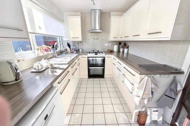 5, Richmond Close, Bletchley photo 3